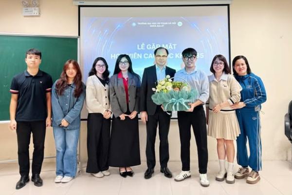   
          GẶP MẶT HỌC VIÊN CAO HỌC KHÓA 35 - KHOA ĐỊA LÍ, TRƯỞNG ĐẠI HỌC SƯ PHẠM HÀ NỘI